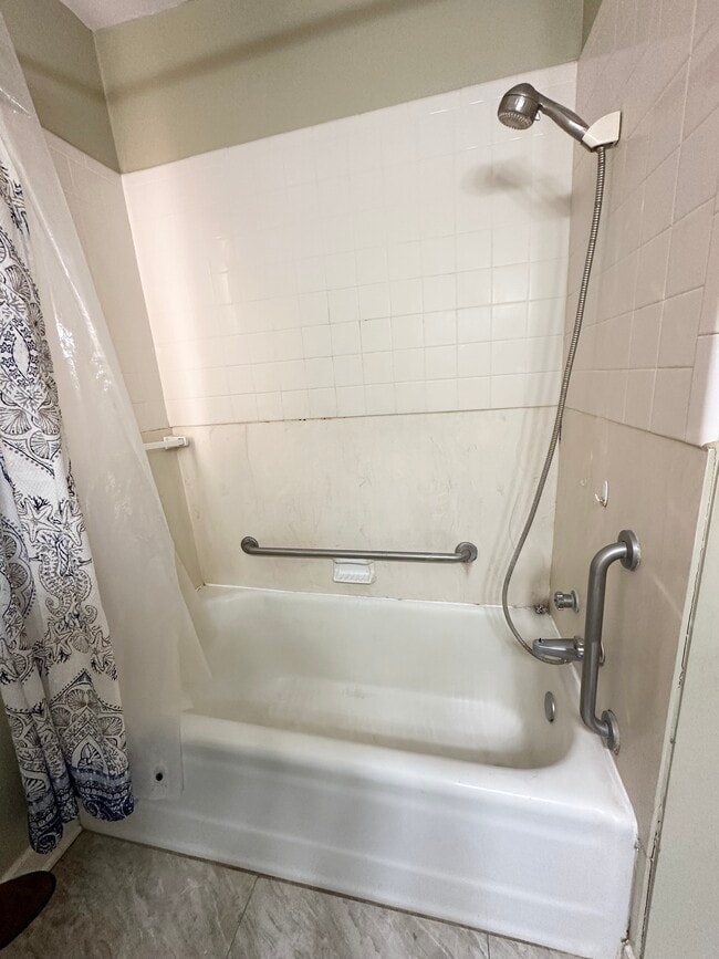 Building Photo - 1312 W University Ave