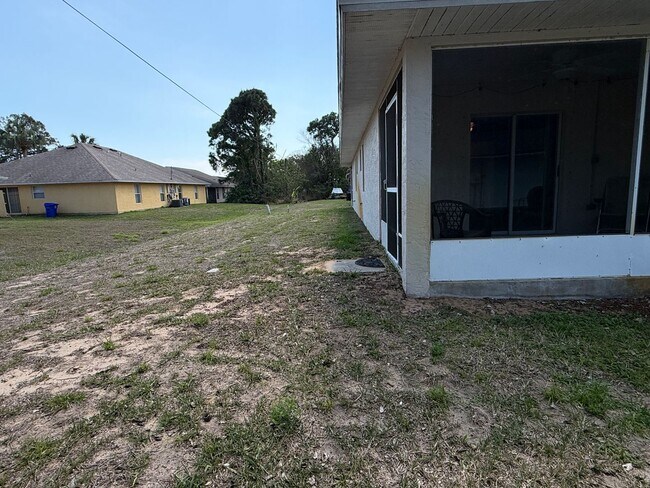 Building Photo - 2BR 2BA Updated Duplex in Sebastian Highlands