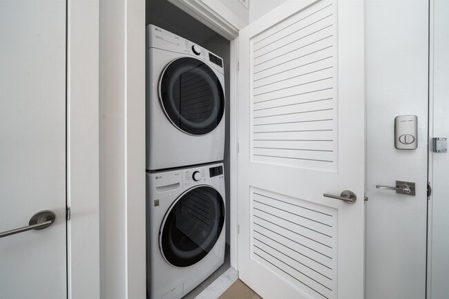 Building Photo - 338 Newark Ave