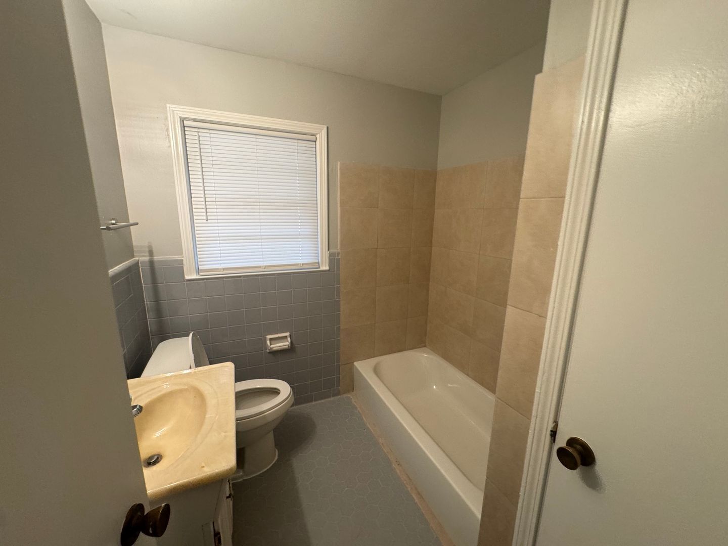 Building Photo - 4344 Walnut Hill Dr