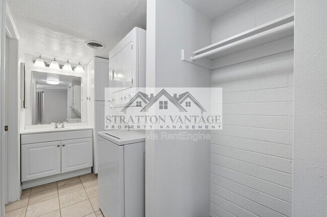 Building Photo - 4114 E Calle Redonda