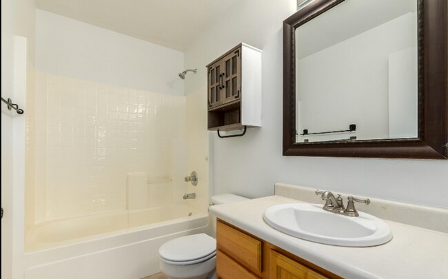 Building Photo - Charming Corner Lot Gem!