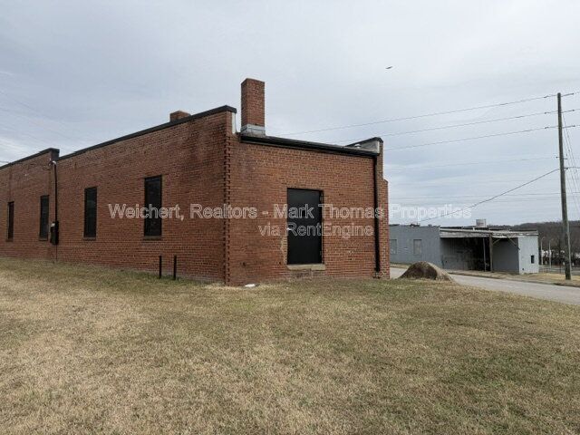 Building Photo - 141 Depot St
