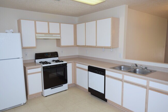 Building Photo - Great 3BR Home Near Cottonwood Mall!!