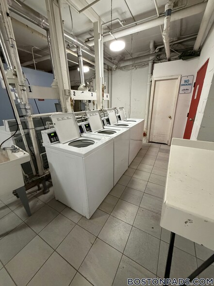 Building Photo - 60 Reservoir St