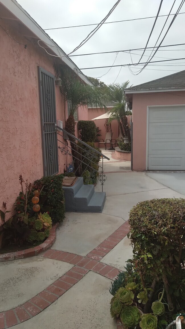 Building Photo - 2724 W Caldwell St