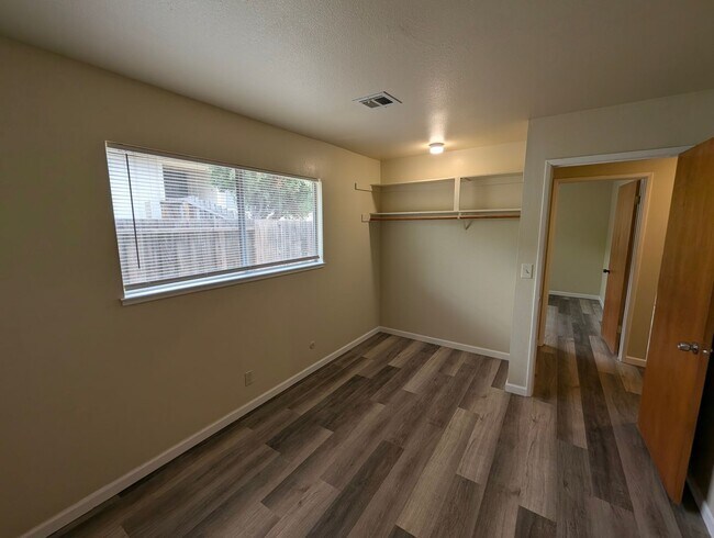 Building Photo - 4647 E Rishell Ct