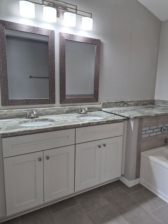 Building Photo - Landstown