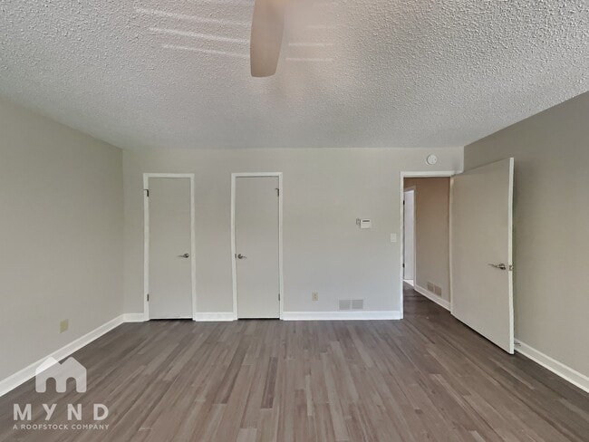 Building Photo - 131 Lake Run