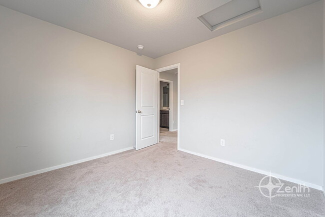 Building Photo - 2608 S White Salmon Dr