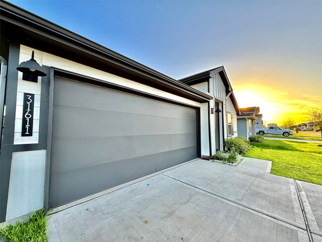 Building Photo - 31611 Farlam Farms Trl