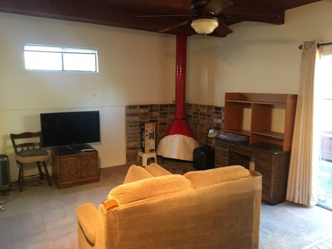 Building Photo - Dickman (740)