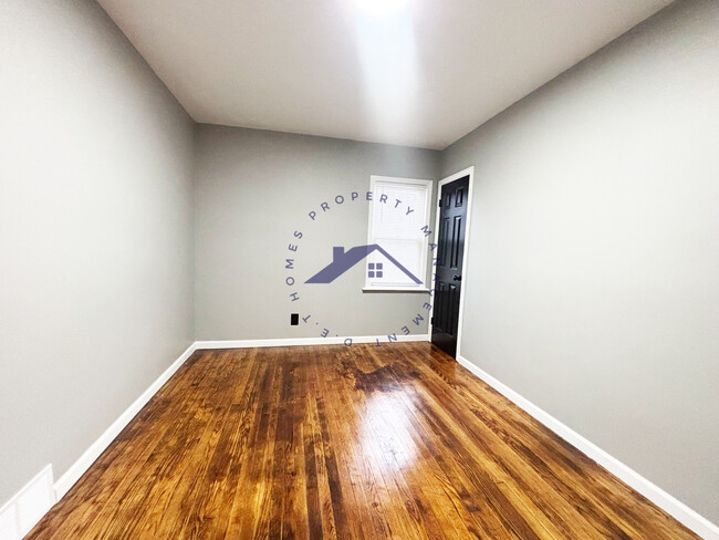 Building Photo - 5980 Lenox St
