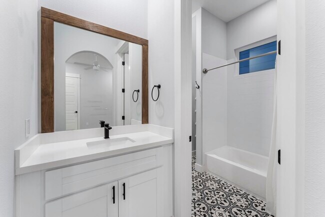 Building Photo - 113 Coronado St