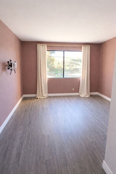 Building Photo - 2920 Briarwood Rd