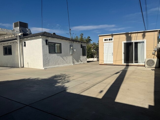Building Photo - 2516 Fernley Dr
