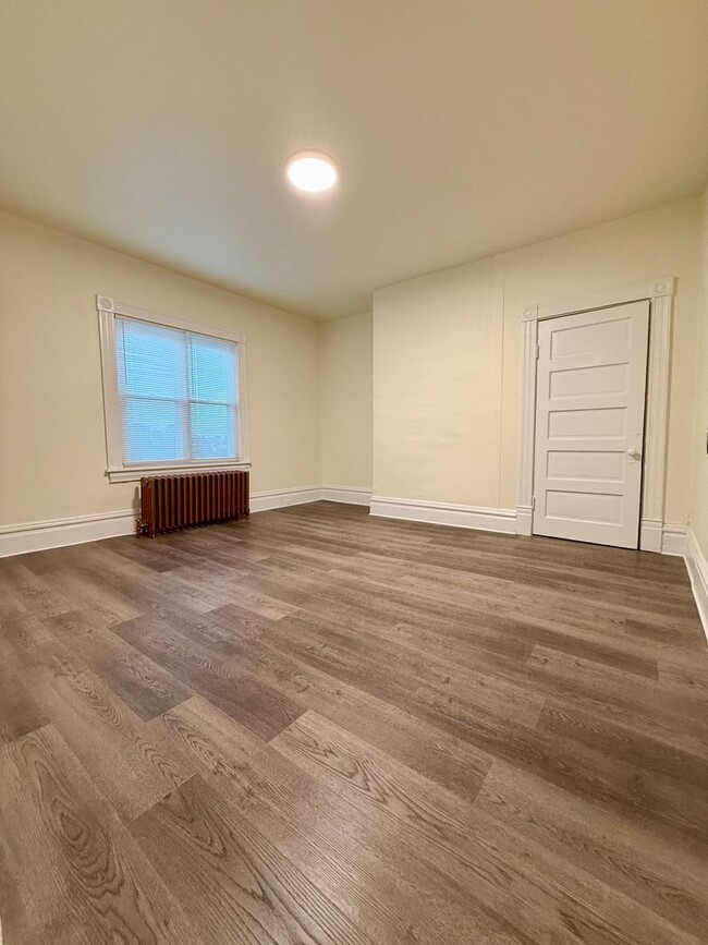 Building Photo - Now showing updated 4BR 1.5 bath house!