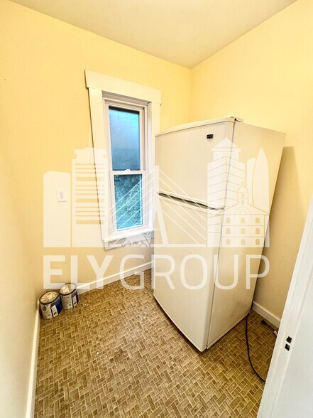 Building Photo - 10 Spruce St