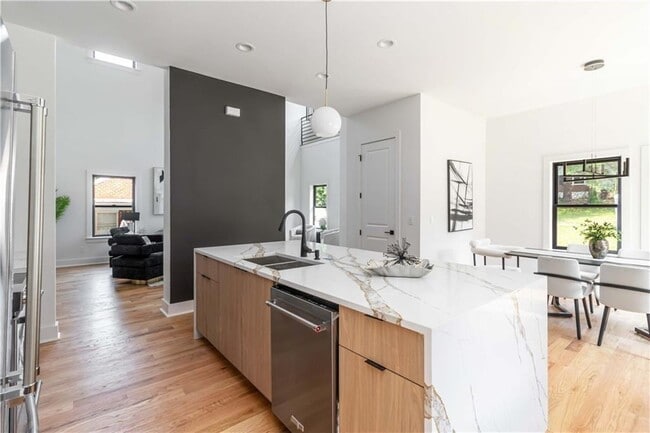 Building Photo - 1554 Columbia Cir