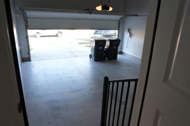 Building Photo - 3812 Mercer Rd