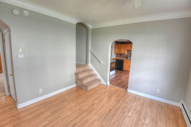 Building Photo - 5 Bed /2 Bath Single Family Home for Rent ...