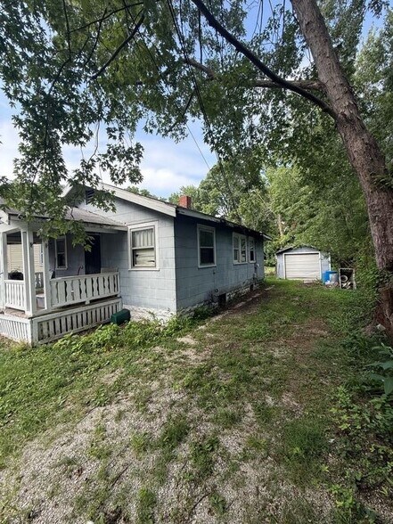 Building Photo - 2067 N Maple Ave
