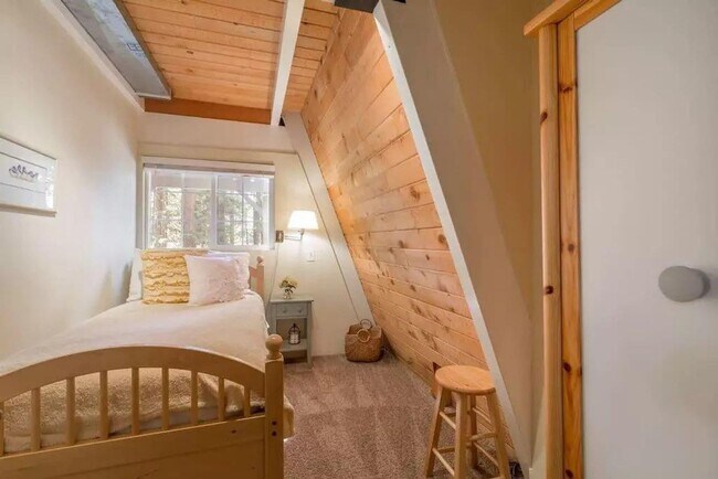 Building Photo - SEASONAL LEASE: "Ski Bird's Paradise"