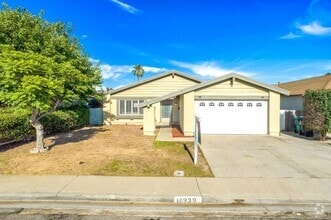 Building Photo - Beautiful 4 bedroom 2 bath home available ...