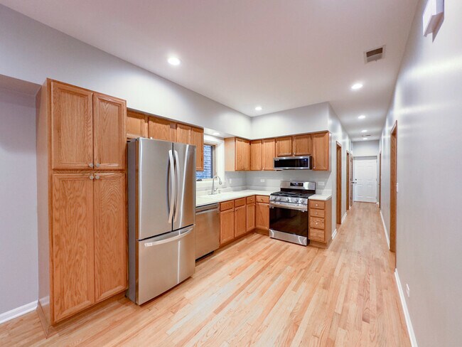 Building Photo - 1426 N Bosworth Ave