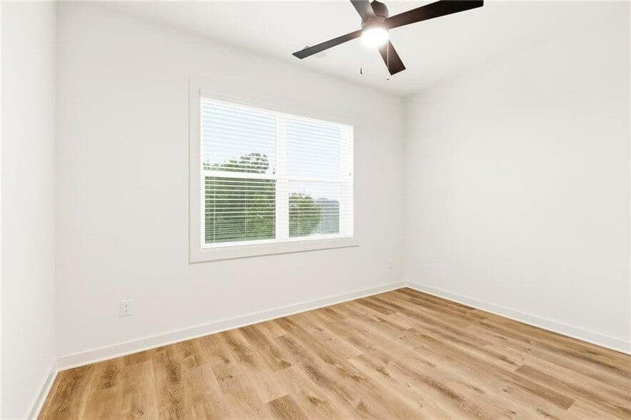 Building Photo - 129 Hilltop Dr SW