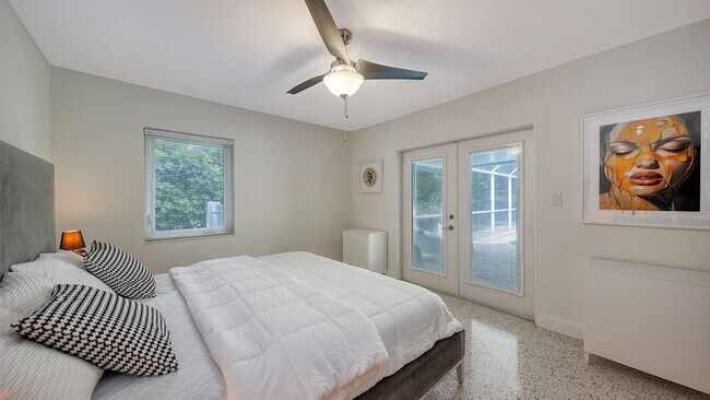 Building Photo - Museum's Area Home