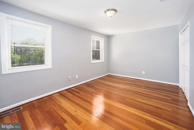 Building Photo - 1354 Adams St NE