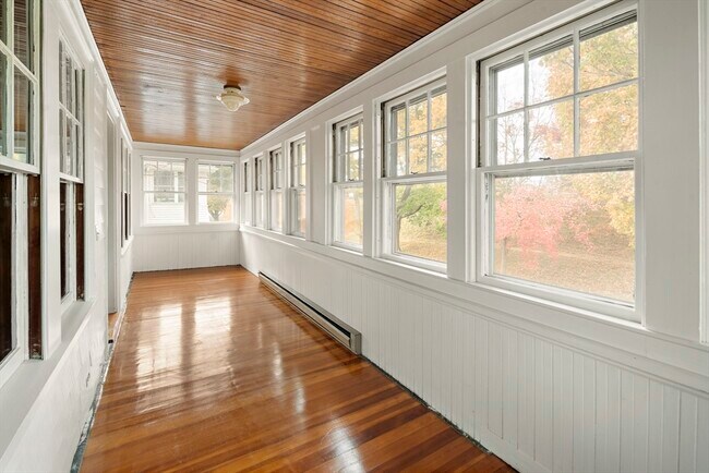 Building Photo - 113 Cushing Ave