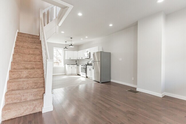 Building Photo - Newly Updated 2 bedroom 1 Bathroom House f...