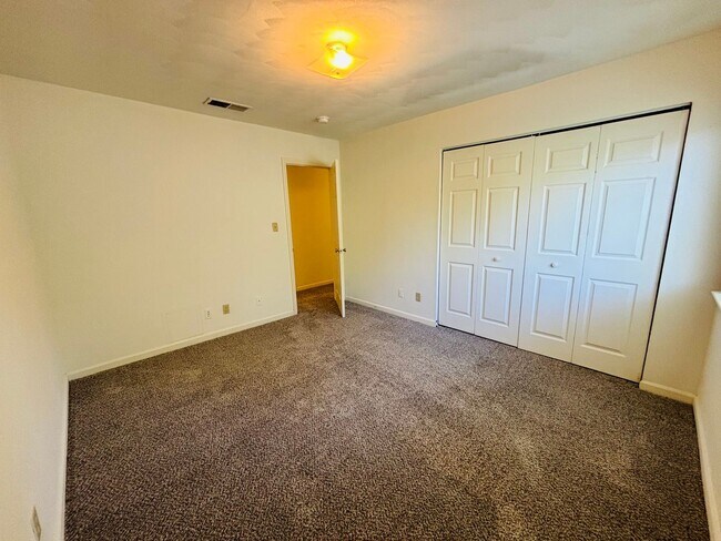 Building Photo - 401 Berryfield Ln