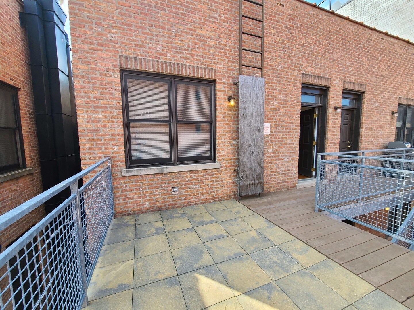 Building Photo - 3335 N Halsted St