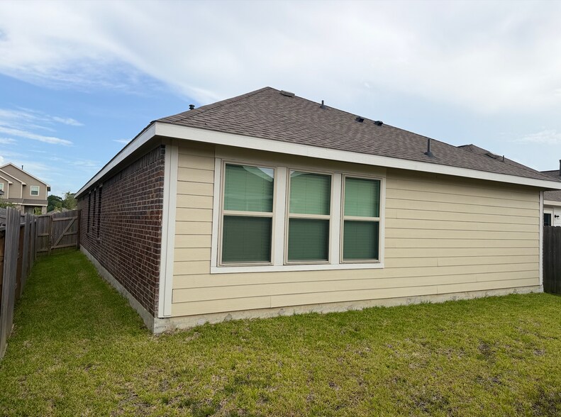 Building Photo - 6313 Barrington Cliff Trl
