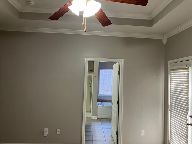 Building Photo - 261 Oxmoor Pl