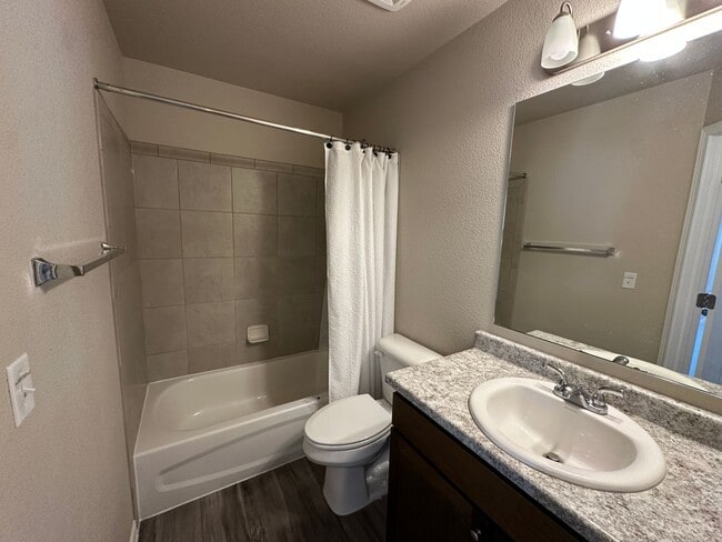 Building Photo - Modern Living in Skyview Village