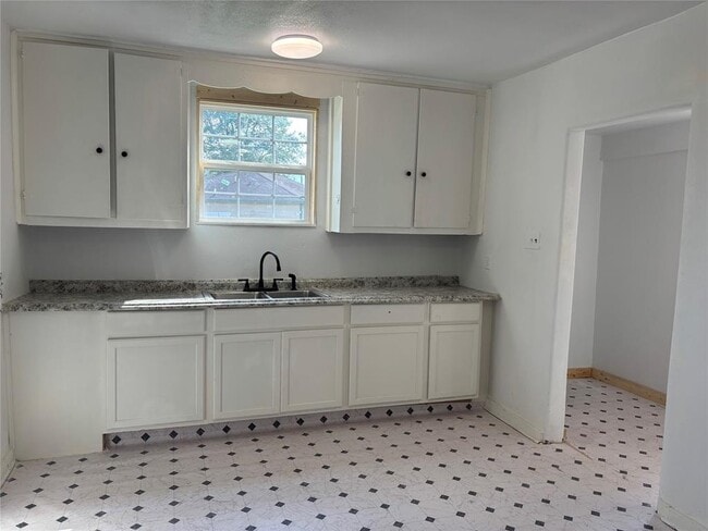 Building Photo - 1314 Sabine St