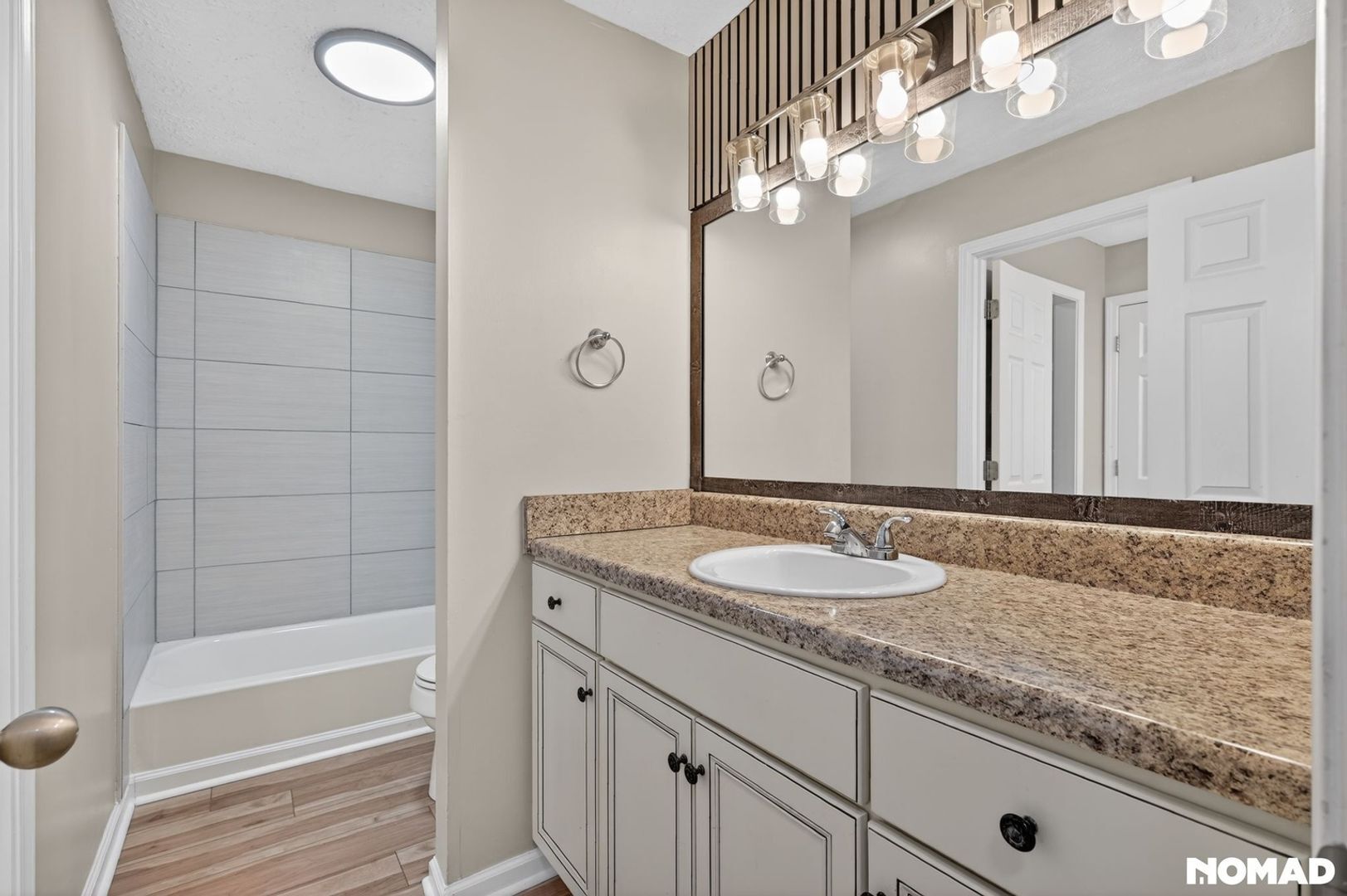 Building Photo - 3209 Lakeford Dr