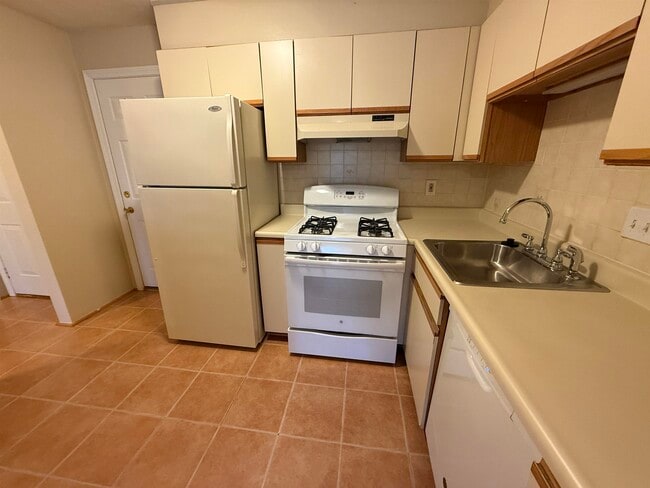 Building Photo - 383 Huse Rd