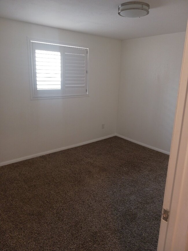 Building Photo - Charming Basement Unit for Rent in West Jo...