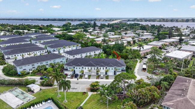 Building Photo - 1887 SE Ocean Cove Way