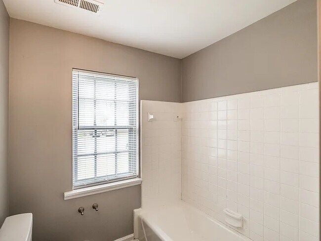 Building Photo - 3218 Uvalde Ln NW