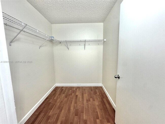 Building Photo - 9905 Westwood Dr