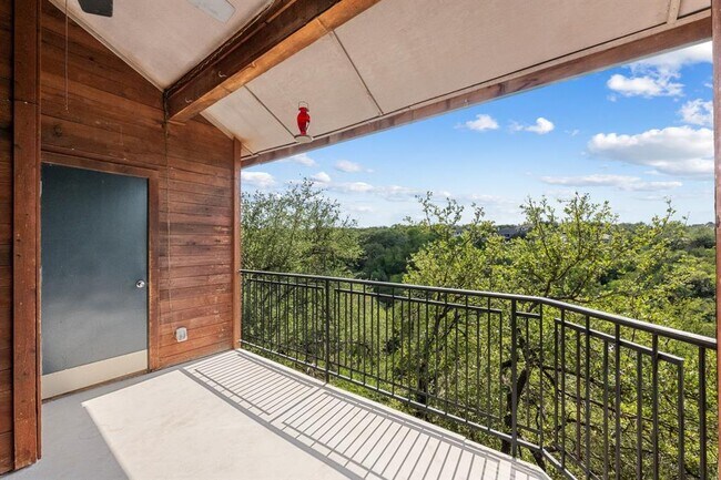 Building Photo - 4711 Spicewood Springs Rd
