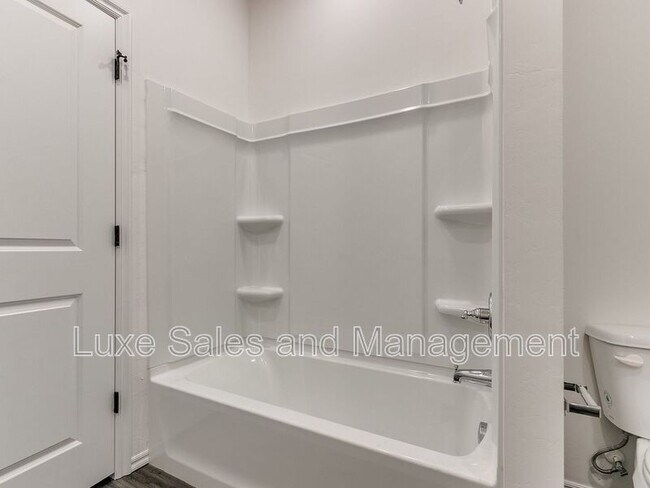 Building Photo - 8012 NW 110th Dr