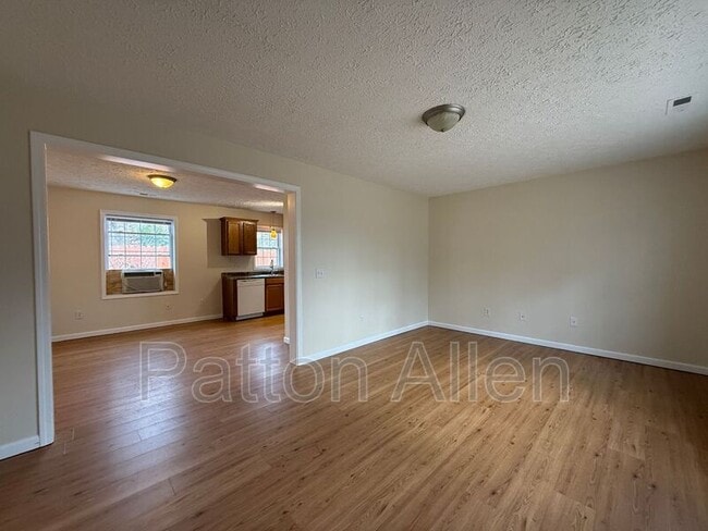 Building Photo - 2 Jenny St