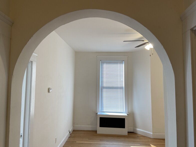 Primary Photo - 38 Newton St